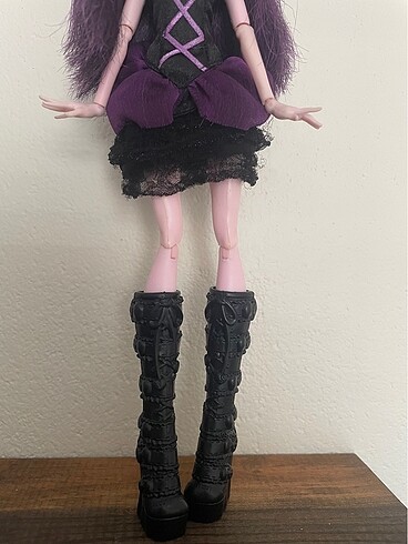  Beden Monster High Elissabat