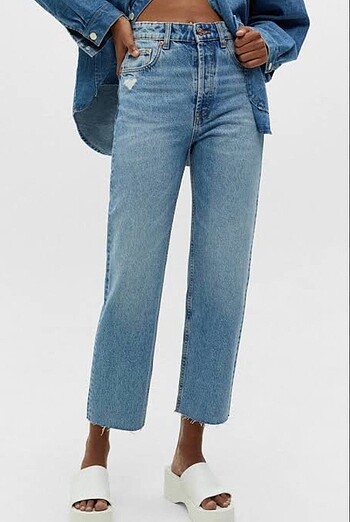 Pull and Bear Crop Straight Fit jean