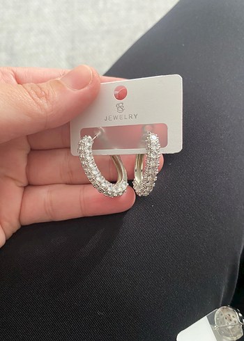 Beyaz Pul İşlemeli Midi Küpe çeliktir