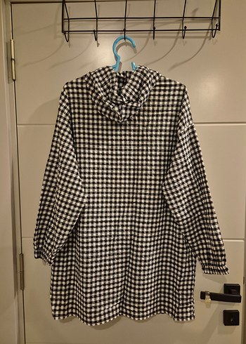 siyah beyaz Kapüşonlu Kareli Kadın Yağmurluk - Görsel 2