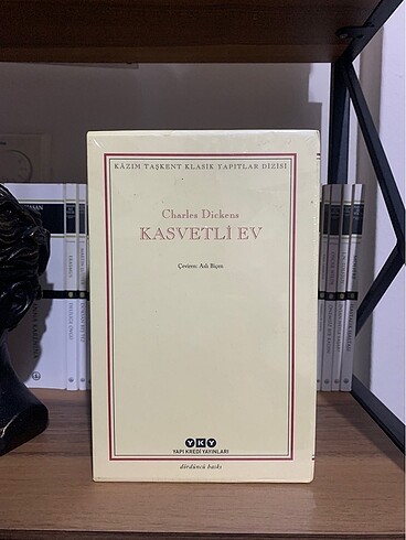 Kasvetli Ev İki Cilt Karton Kapak