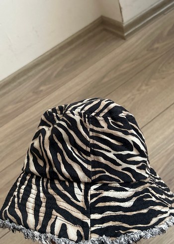 Zara Kürk Detaylı Kahverengi Kadın Şapka