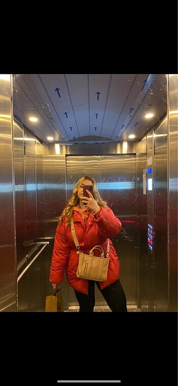 l Beden kırmızı Renk BERSHKA kemerli mont