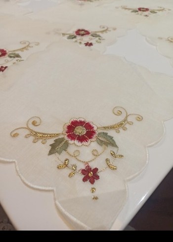 İşlemeli Beyaz Masa Örtüsü Seti - Görsel 2