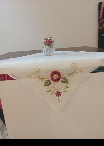 İşlemeli Beyaz Masa Örtüsü Seti - Görsel 3