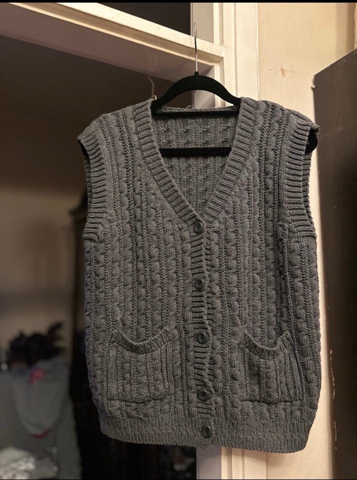 V Yaka Örgü Yelek - Görsel 2