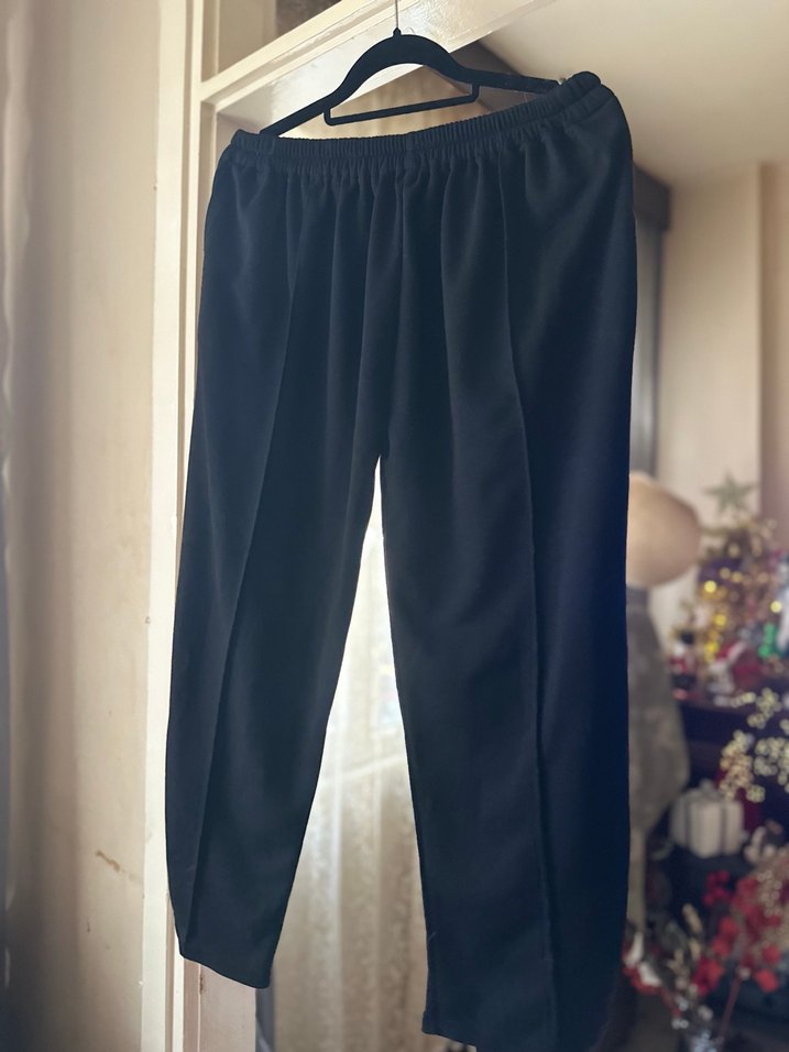 Kadın Siyah Piliseli Kumaş Pantolon - Görsel 2