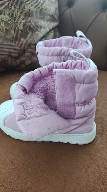 26 Beden pembe Renk Adidas bot 27 numaradır adidas 300