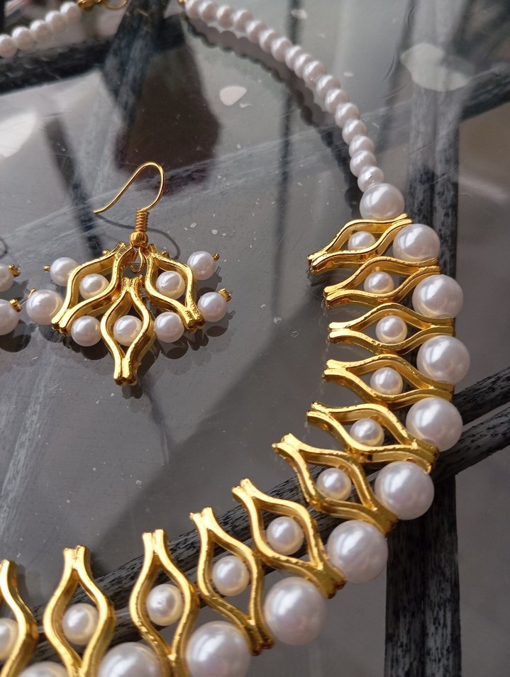 Uzun Parlak Altın İnci Kolye ve Küpe Seti - Görsel 2