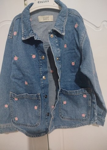 Nakışlı Düğmeli Mavi Kız Kot Ceketi - Görsel 2