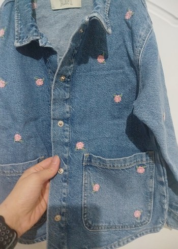 Nakışlı Düğmeli Mavi Kız Kot Ceketi - Görsel 3