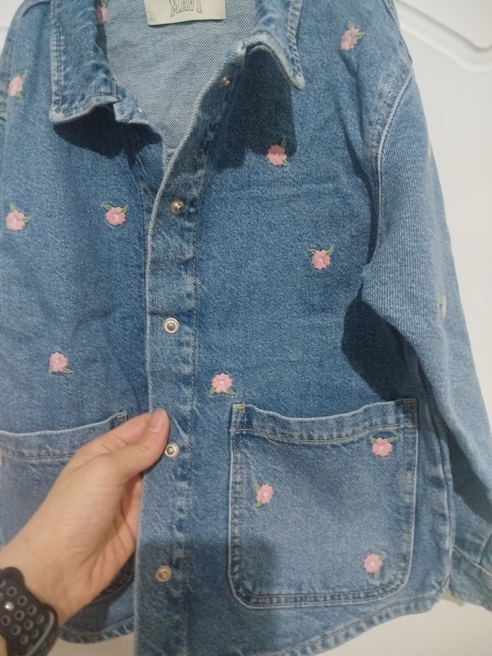Nakışlı Düğmeli Mavi Kız Kot Ceketi - Görsel 3