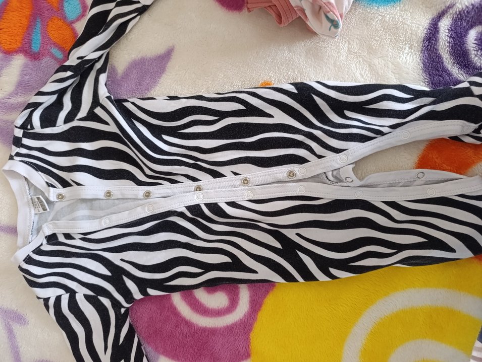 Düğmeli Zebra Desenli Kız Bebek Body - Görsel 5