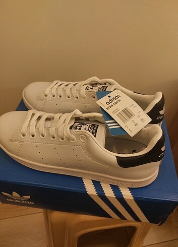 Adidas marka sıfır etiketli