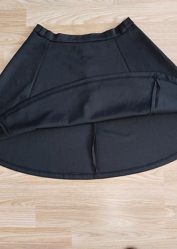 l Beden siyah Renk Fashion Frends marka L beden Siyah Pilili Mini Etek