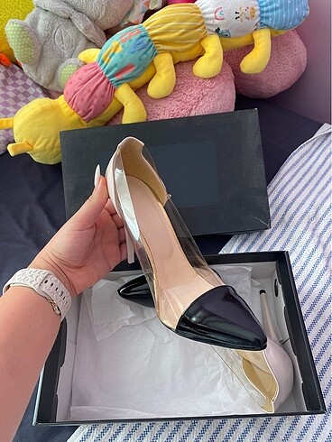 39 Beden Şeffaf detaylı stiletto