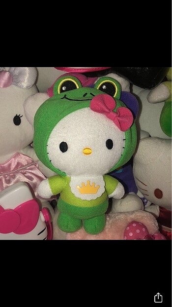 Şapkalı Kurbağa Kostümlü Hello Kitty