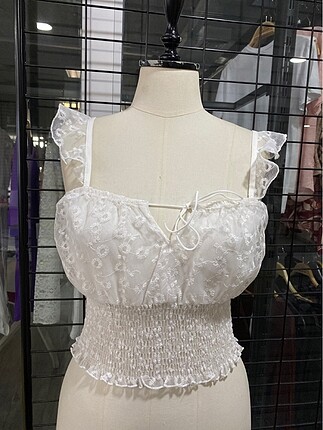Beli Büzgülü Tül Askılı ve Kumaşlı Croptop