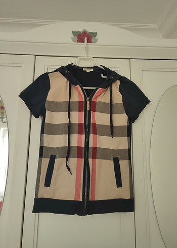 Kısa Kollu Sweathirt tarzında Burberry blüz