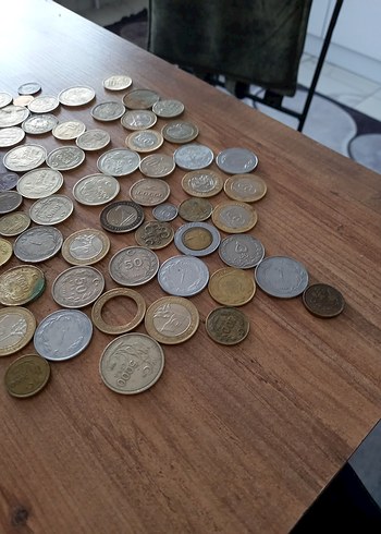 Ahşap Üzerinde Karışık Eski Paralar - Görsel 2