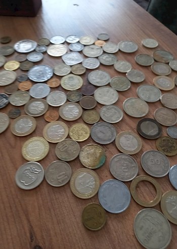 Ahşap Üzerinde Karışık Eski Paralar - Görsel 3