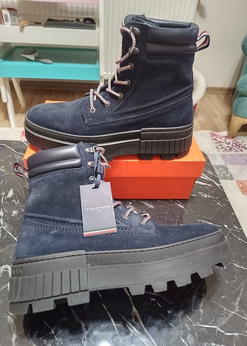 Tommy Hilfiger Orjinal sıfır bottur - Görsel 3