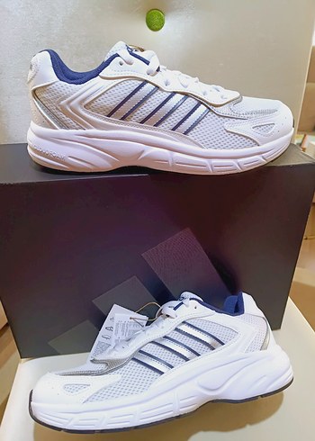 40 Beden Adidas orjinal sıfır etiketli üründür