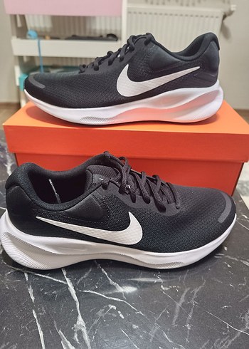 Nike Revolution Orjinal sıfır kutusunda üründür - Görsel 4