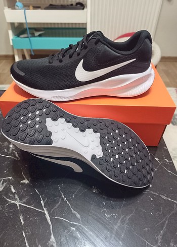 Nike Revolution Orjinal sıfır kutusunda üründür - Görsel 6