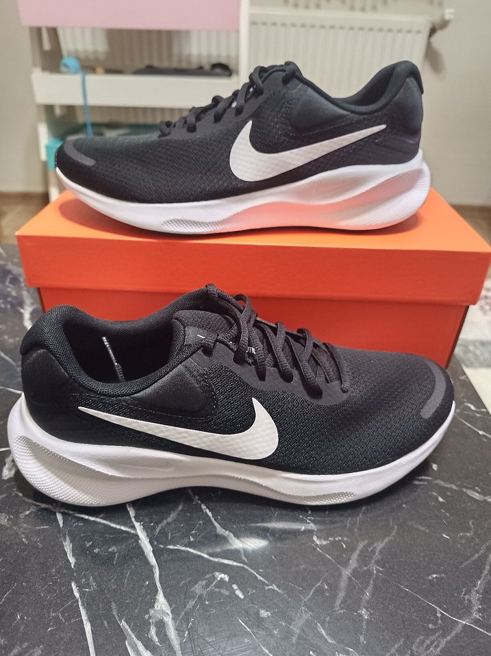 Nike Revolution Orjinal sıfır kutusunda üründür - Görsel 4
