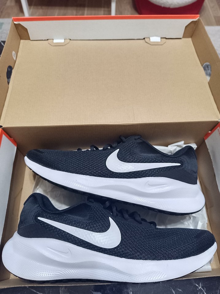 Nike Revolution Orjinal sıfır kutusunda üründür - Görsel 2