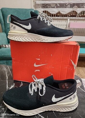 42 Beden Nike odyssey react flyknit orjinal sifir gibi ürün bir kaç kez s