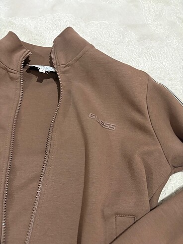 Guess Guess takım