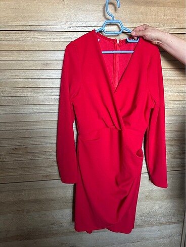 Kırmızı elbise - Görsel 5
