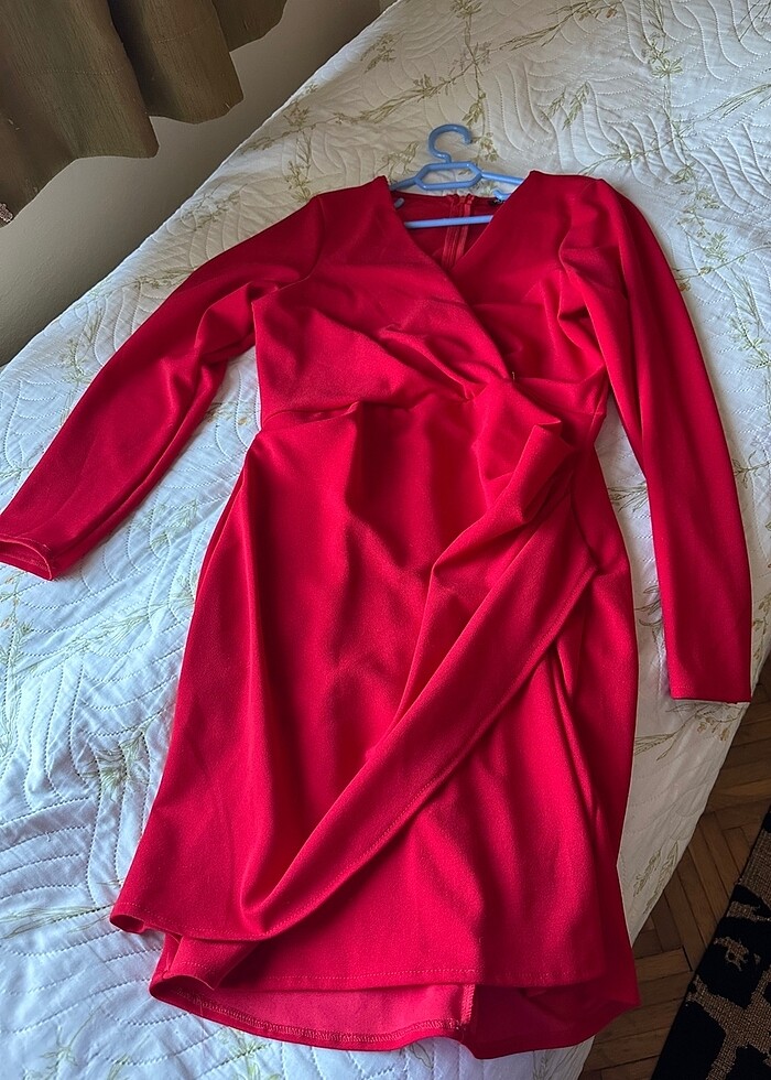 Kırmızı elbise - Görsel 2