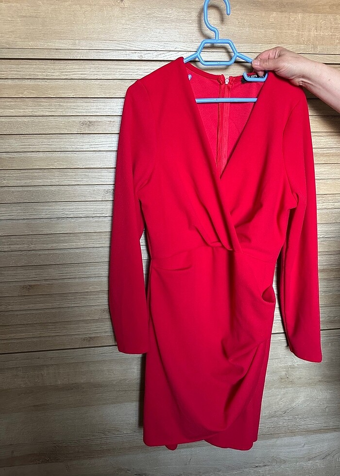 Kırmızı elbise - Görsel 5