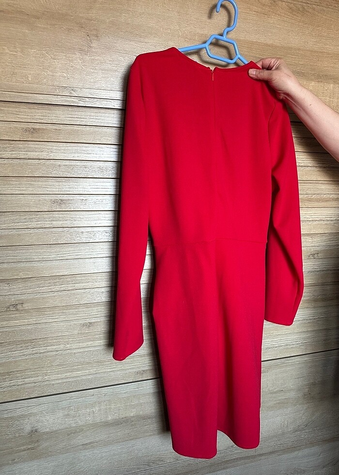 Kırmızı elbise - Görsel 4