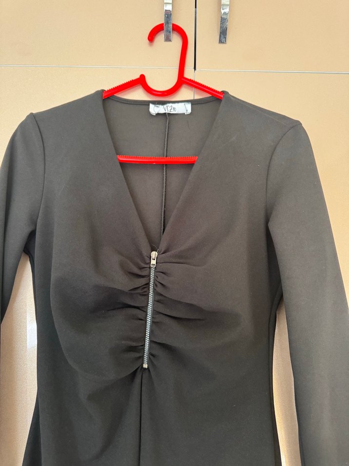 Uzun Siyah V Yakalı Dar Kesim Elbise - Görsel 2