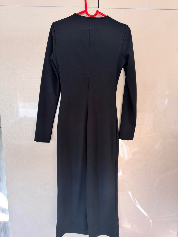 Uzun Siyah V Yakalı Dar Kesim Elbise - Görsel 3