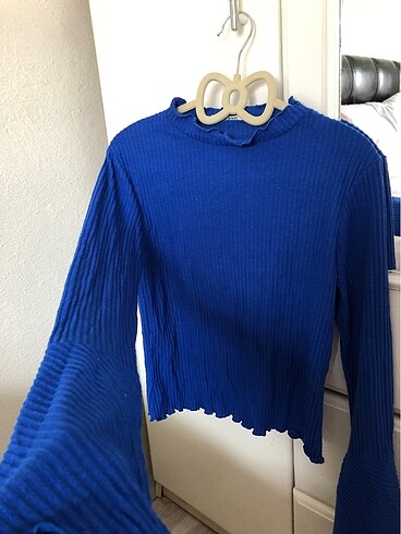 Saks mavisi fırfırlı bluz