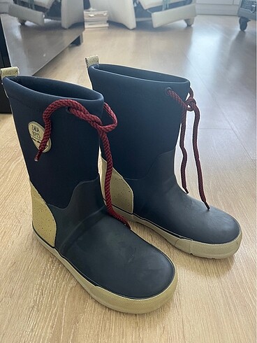Zara yağmur botu 1 kez kullanıldı