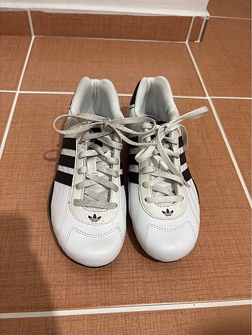 Adidas spor ayakkabı