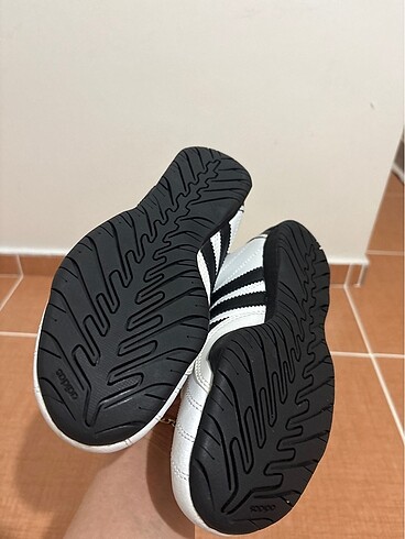 33 Beden Adidas spor ayakkabı