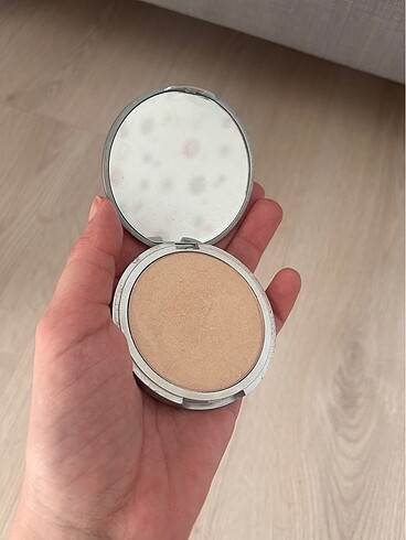 The balm Highliter