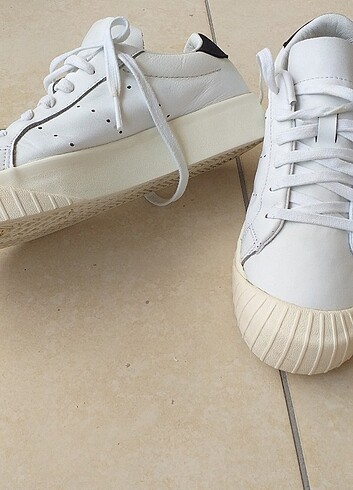 37,5 Beden beyaz Renk Adidas bayan spor ayakkabır