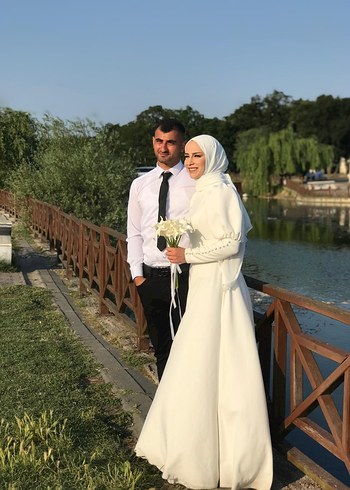 Uzun Kollu Beyaz Tesettür Düz Gelinlik