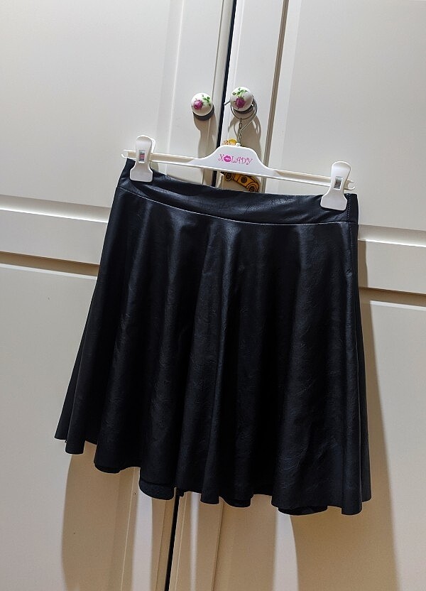 Siyah Önü Pileli Mini Deri Etek

 - Görsel 3