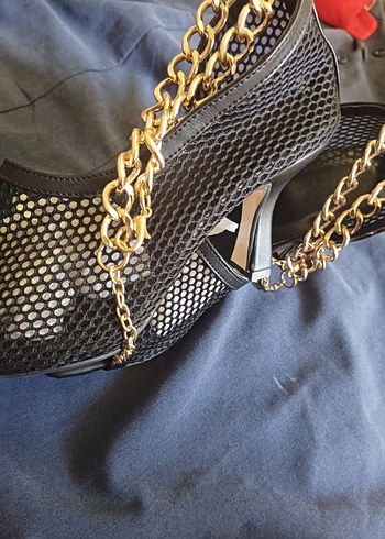 Diğer Zincir Detaylı Siyah Stiletto Topuklu Ayakkabı