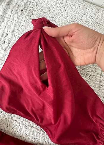 Bordo Tek Omuzlu Düğüm-Cut Out Detaylı Bikini Üstü - Görsel 4