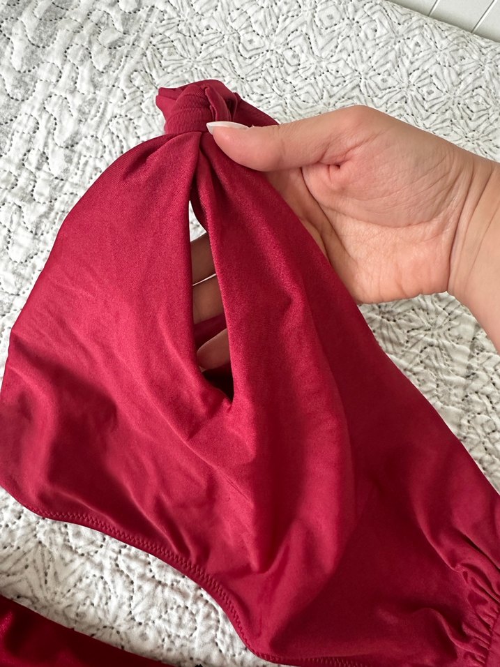 Bordo Tek Omuzlu Düğüm-Cut Out Detaylı Bikini Üstü - Görsel 4